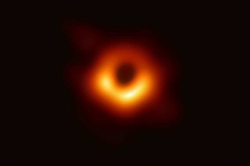 Imagem do buraco negro supermassivo de M87